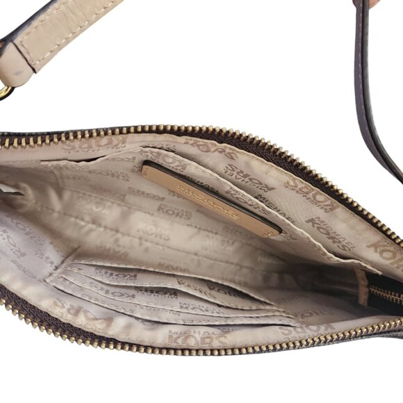 Michael Kors NWOT Jet Set Signature Large Wristlet - Picture 11 of 13